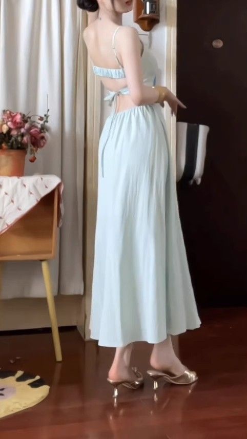 法式绝美吊带连衣裙子女2025夏季新款小个子海边度假气质仙女长裙详情11