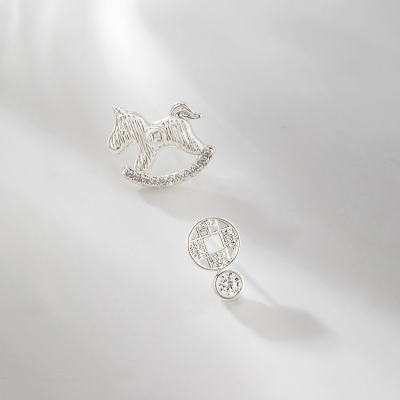 柏伶饰品轻奢小众设计马上有钱耳环镶嵌八方来财小木马耳钉AB款女详情7