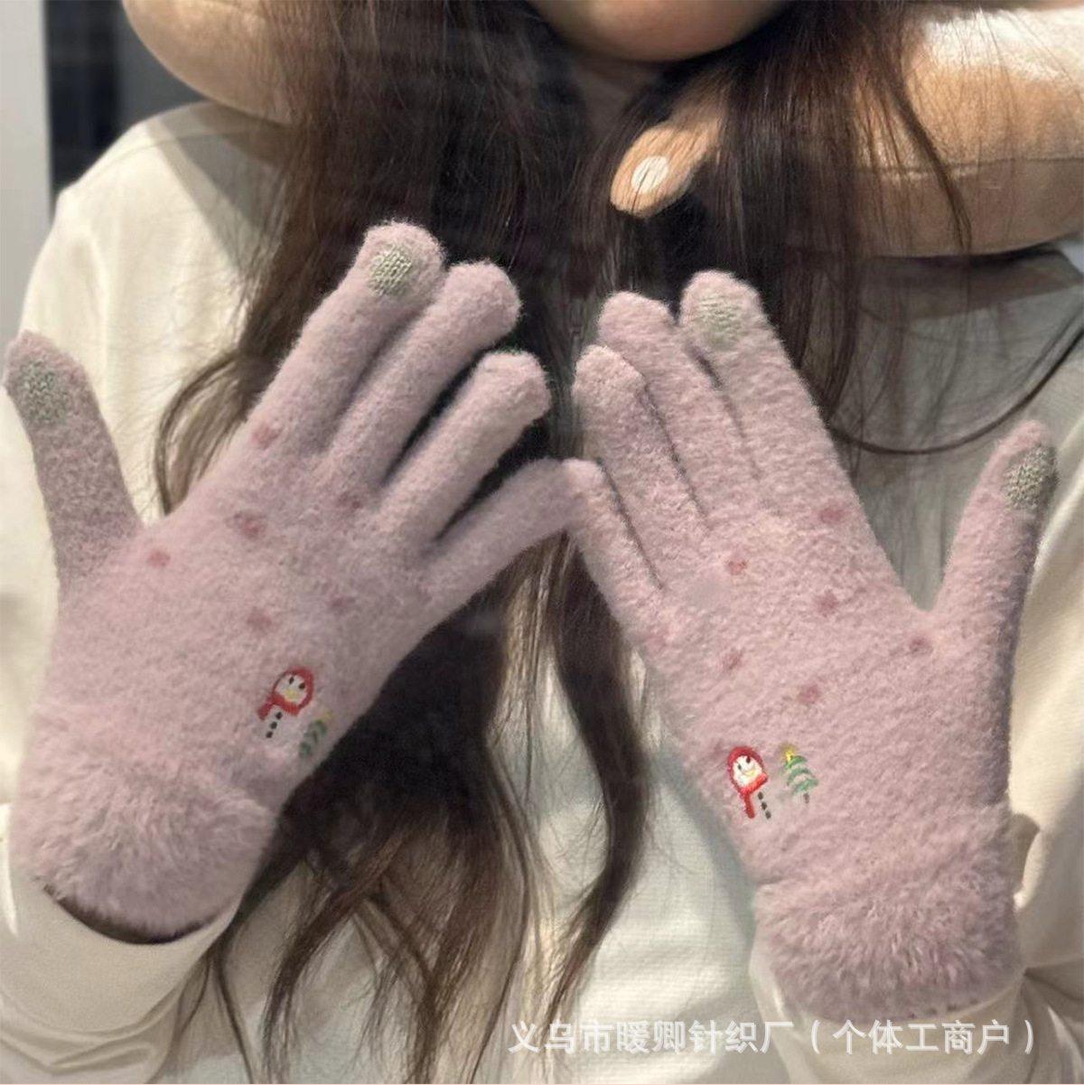 The snowman gloves for autumn and winter are cute, warm and fashionable. The five-fingered gloves have touch screens and are thickened with fleece. They are knitted gloves for cold protection pic 4