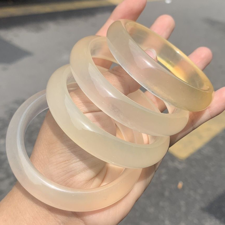 直播货源玉髓平替高冰种香槟金手镯 石英岩冰玉镯金色玉髓手镯详情5