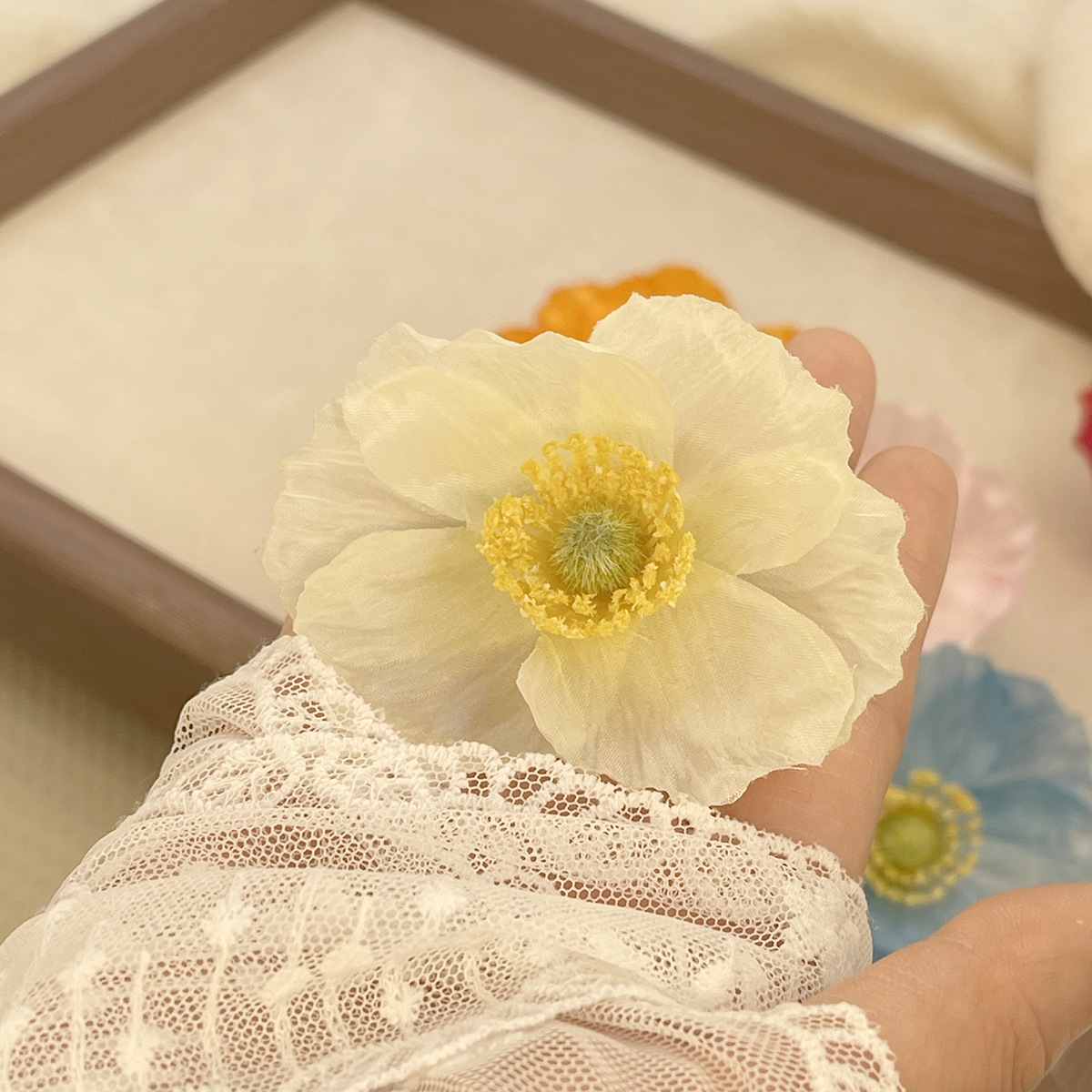 The new spring and summer faux poppy flower hair clip has a pure and elegant atmosphere. The side clip is a photo-taking hair accessory and a super fairy-like hair flower clip pic 9