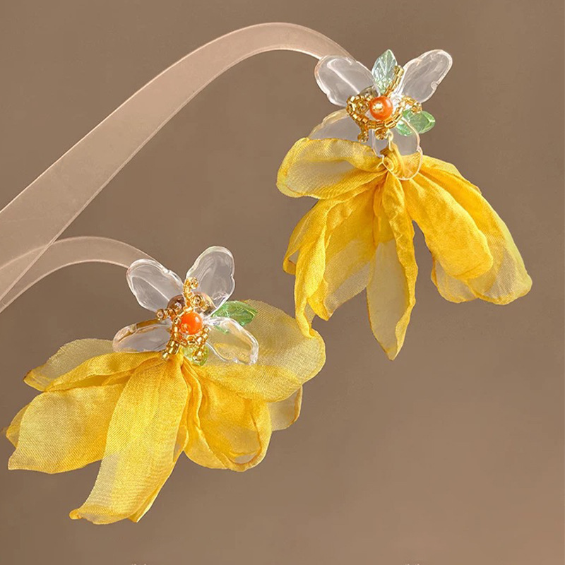 Super ethereal atmosphere yellow petal earrings, silver needle exaggerated vacation style earrings, flower stud earrings, 2024 new style earrings pic 2