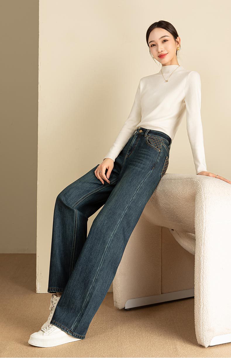 If you are going to clear out the embroidered wide-leg jeans for women in 2025, a retro slimming look for autumn and winter with fleece floor-length straight-leg pants 8061 pic 18
