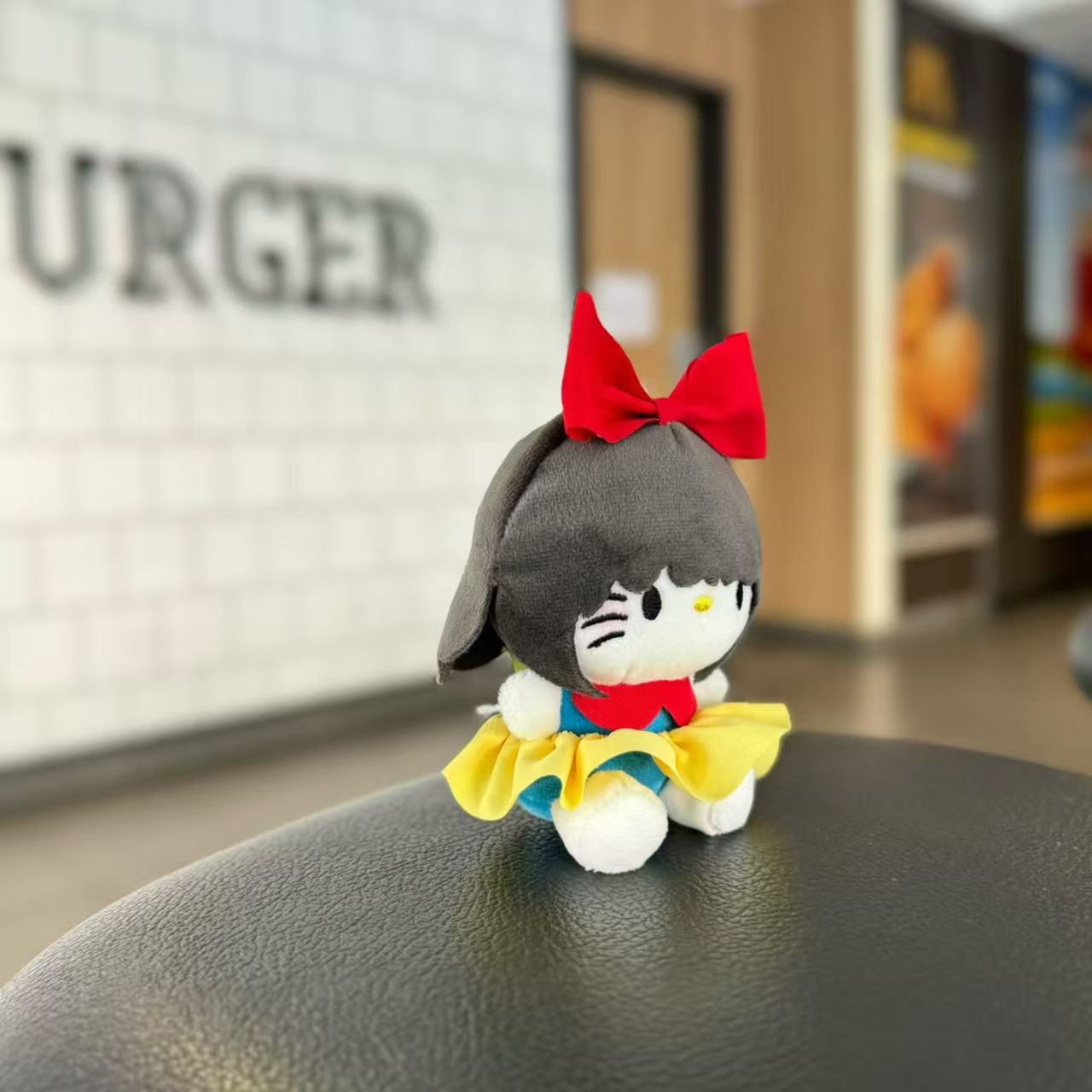 Wholesale of best-selling cartoon kt dress-up little cat plush pendants, schoolbags, keychains, cute dolls, toy bags and pendants pic 8