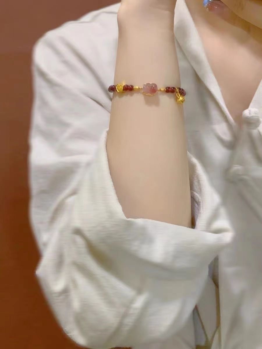 The new Chinese-style PI Xiu bracelet is fashionable, elegant, niche, simple and of high appearance level. It is an ins imitation strawberry crystal best friend bracelet and accessory pic 20
