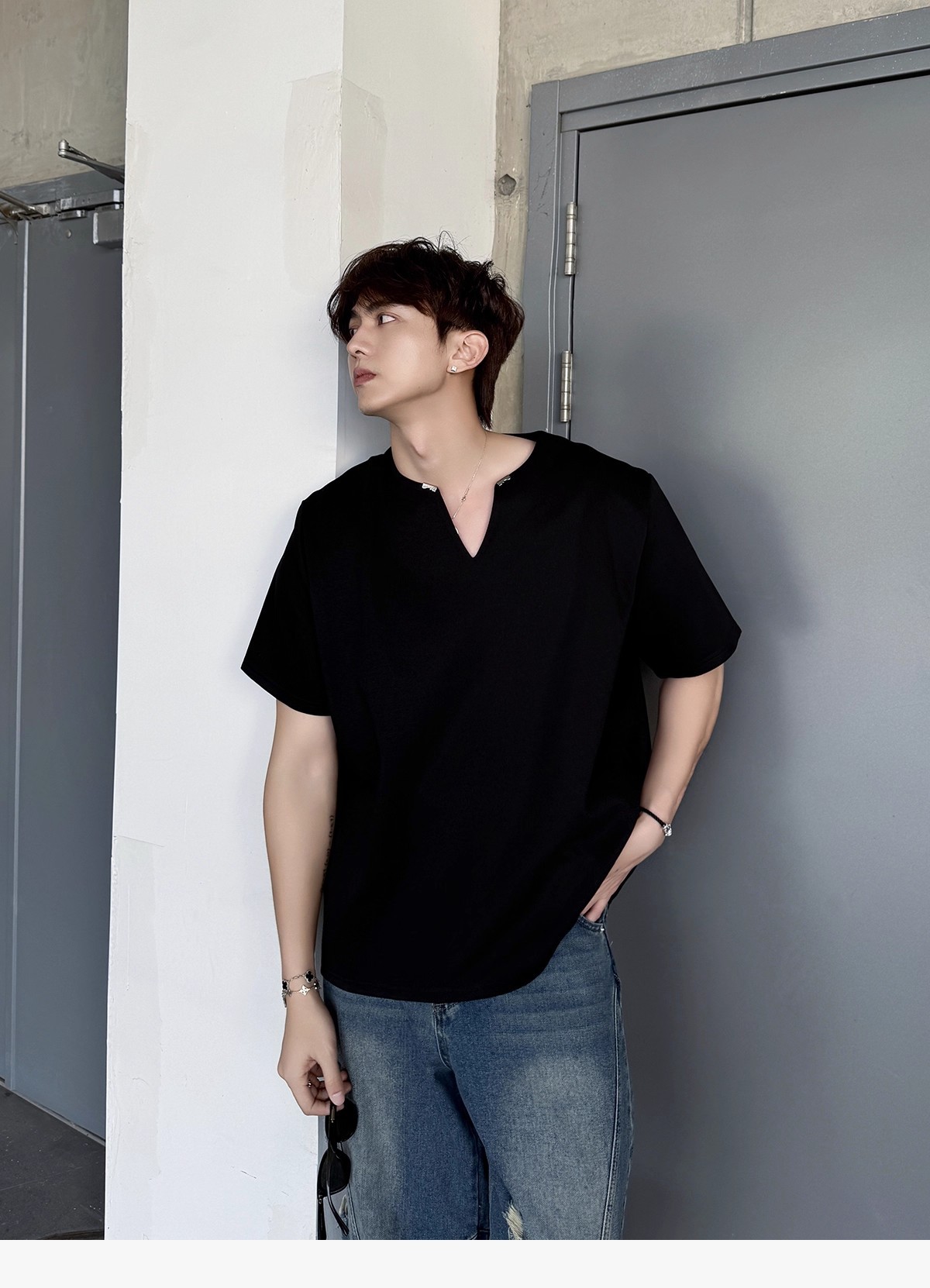 Customized V-neck metal buckle loose short T-shirts from Henry in Suriname, Bolivia, based on your provided samples. Super Factory pic 14