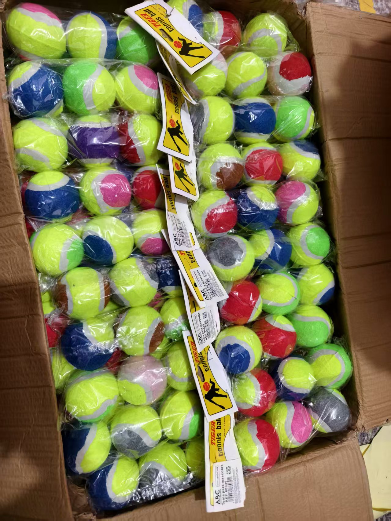 Venta directa de fábrica clase C pet tennis al por mayor perro roer roer rodar goma resistente al desgaste en stock cabello rápido pic 3
