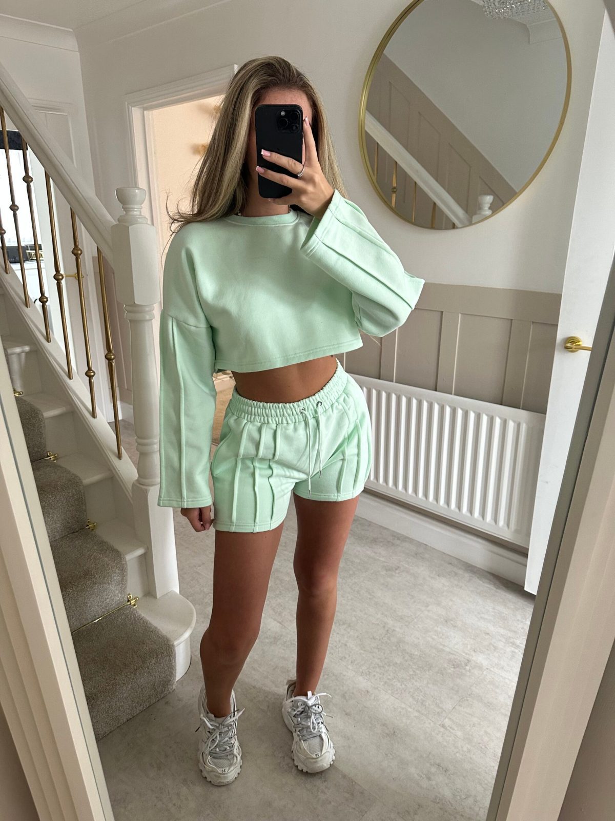 Amazon Cross-border Summer new hoodie and shorts set, solid color, individual, fashionable and casual 2-piece short top for women pic 11