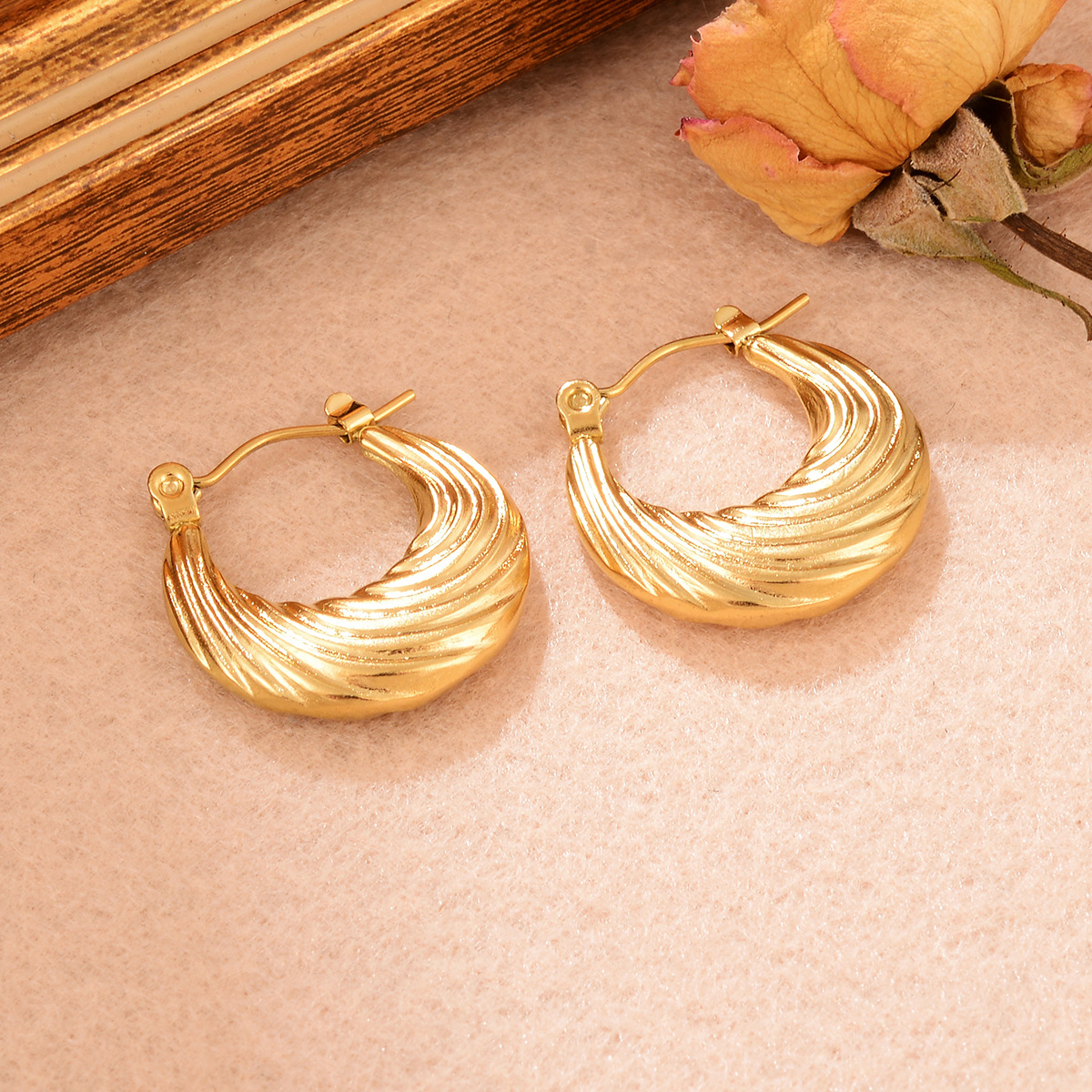 时尚复古简约大气不锈钢小众个性不锈钢纹理时尚扭纹U型耳环批发详情40