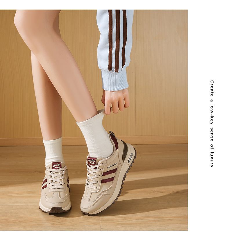 踩屎感轻便休闲运动鞋女士2025春秋季新款软底防滑皮面阿甘跑步鞋详情17