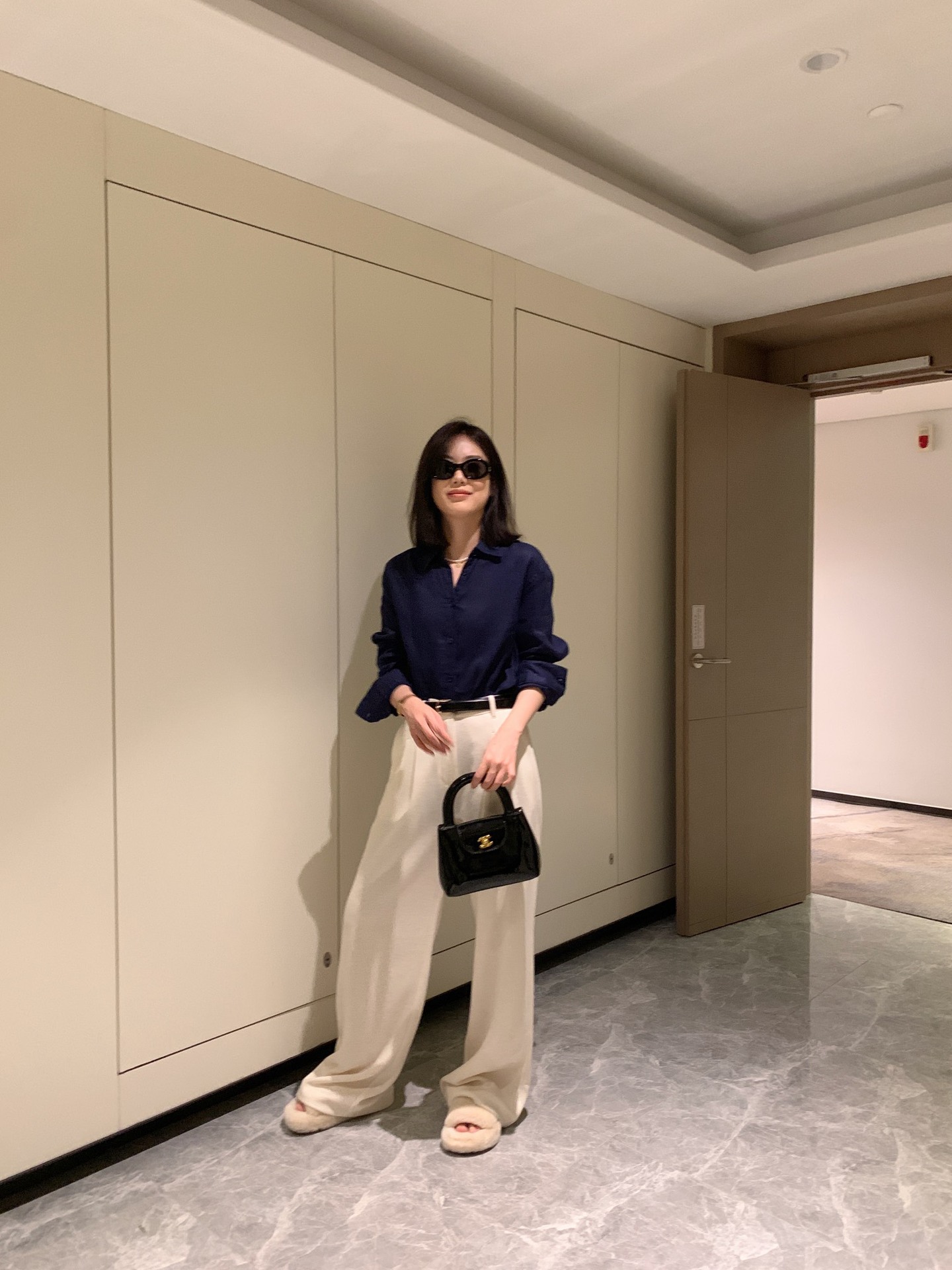 020810 春季新款女士刺绣亚麻平纹纯色简约宽松通勤舒适衬衣衬衫详情42