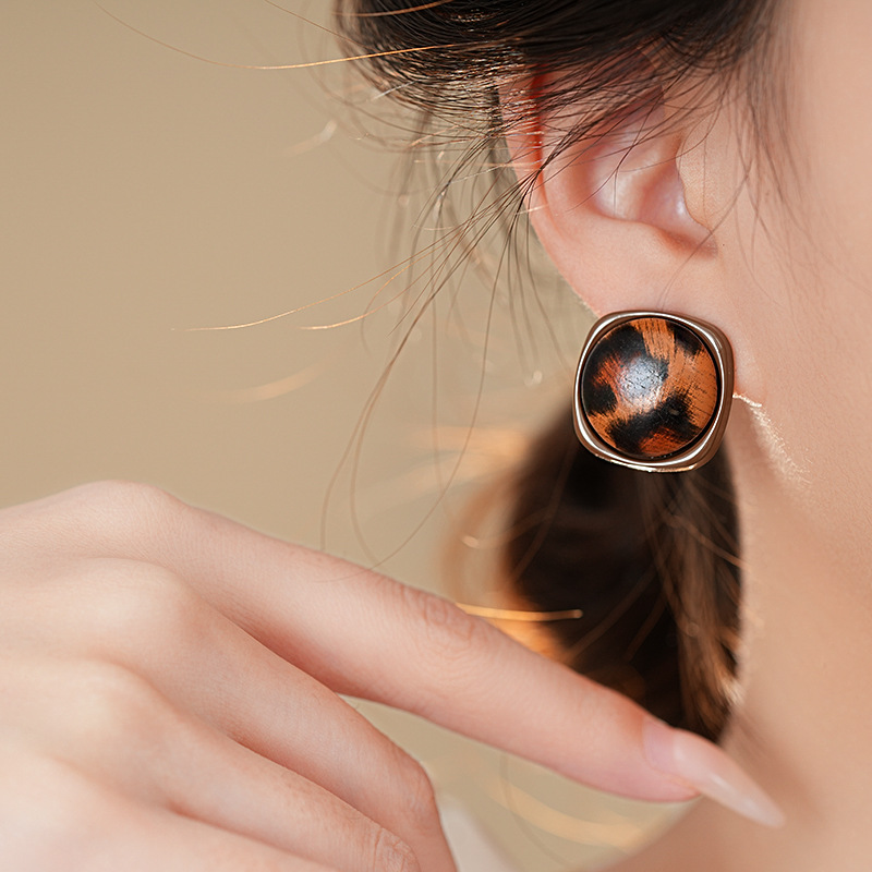 银针欧美复古皮革豹纹方形耳钉小众复古风耳环跨境气质高级感耳饰详情19