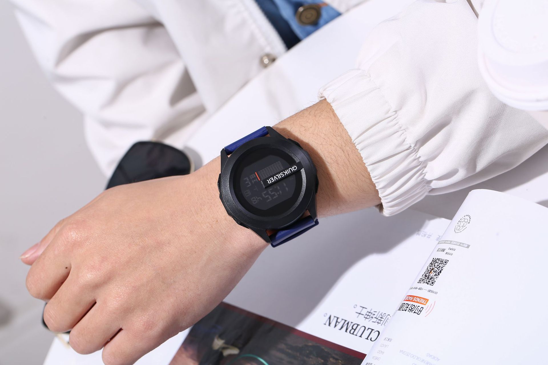 QIKSILVER唛新品男士科技电子表多功能防水夜光潮流学生电子手表详情11