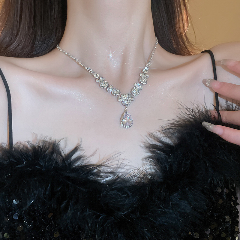 European and American cross-border water drop diamond-encrusted stud necklace, light luxury style fashion pendant, collarbone chain, internet-famous high-end accessory for women pic 24