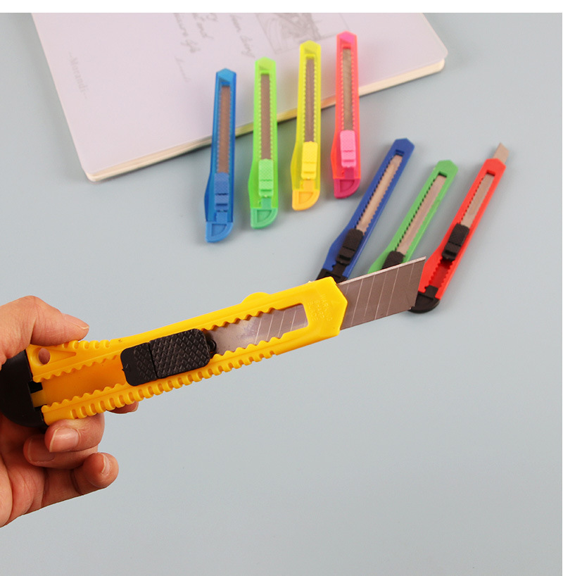 大号塑料美工刀裁纸刀壁纸刀办公裁纸刀加厚拆快递开箱刀厂家批发详情13