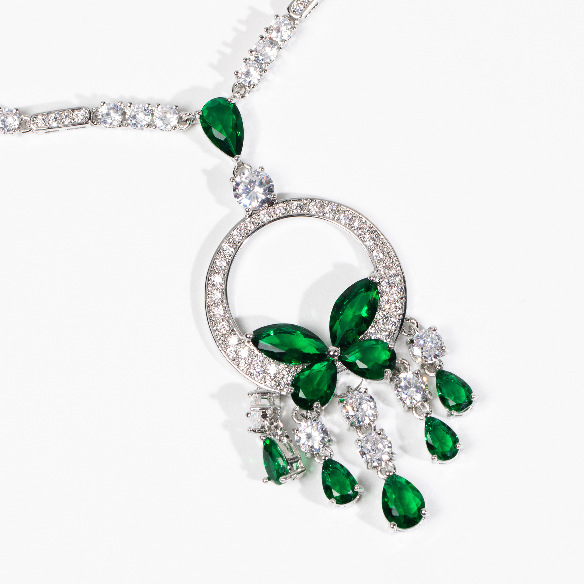The zircon tassel necklace of the same style as cross-border jewelry is a high-end and versatile accessory for women. It is a niche, light luxury and high-end collarbone chain pic 4