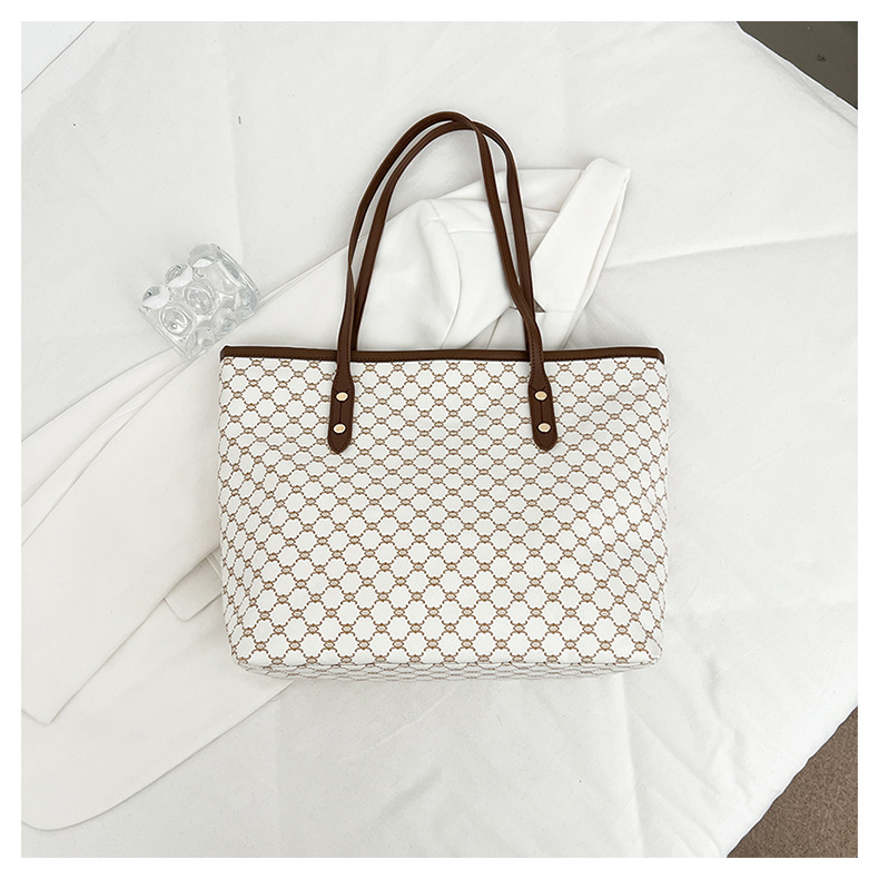 A simple and fashionable large-capacity bag for women in 2025, a trendy six-year tote bag for women, a large-capacity single-shoulder bag for commuting pic 47