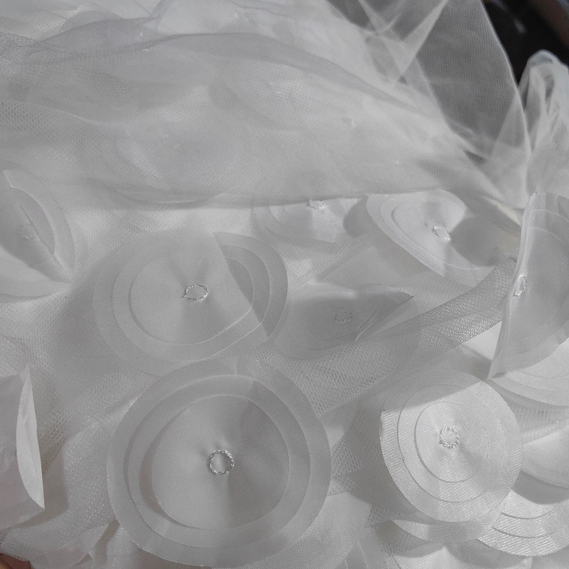 欧洲站激光立体刺绣面料多色网纱圆圈绣花布时尚女装连衣裙面料详情26