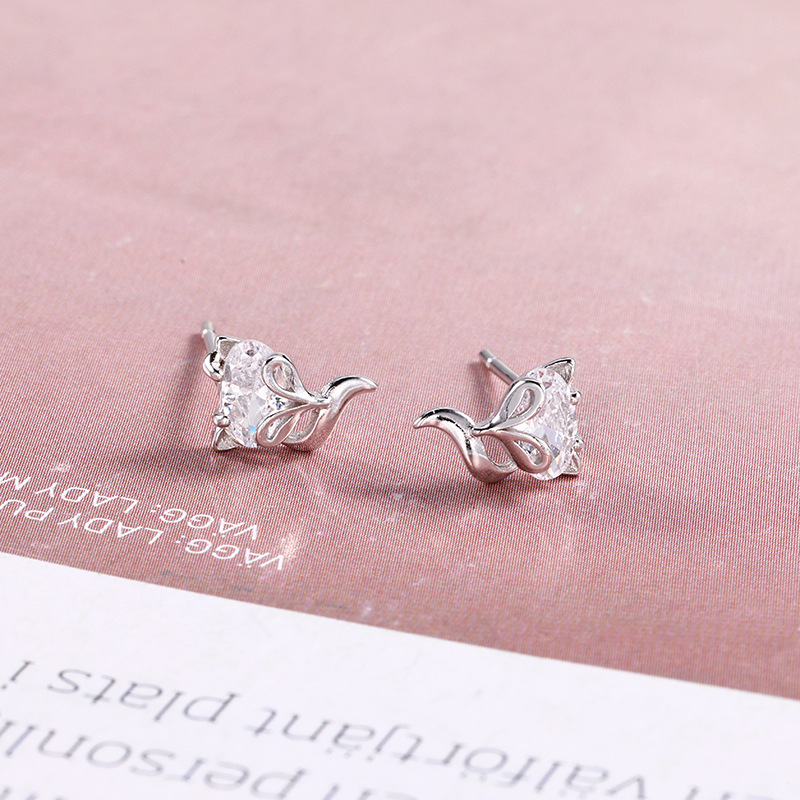 Zhuoheng Select s925 sterling silver Little Fox earrings are high-end, versatile, fashionable and elegant. They feature a niche design and are sweet and cute pic 3