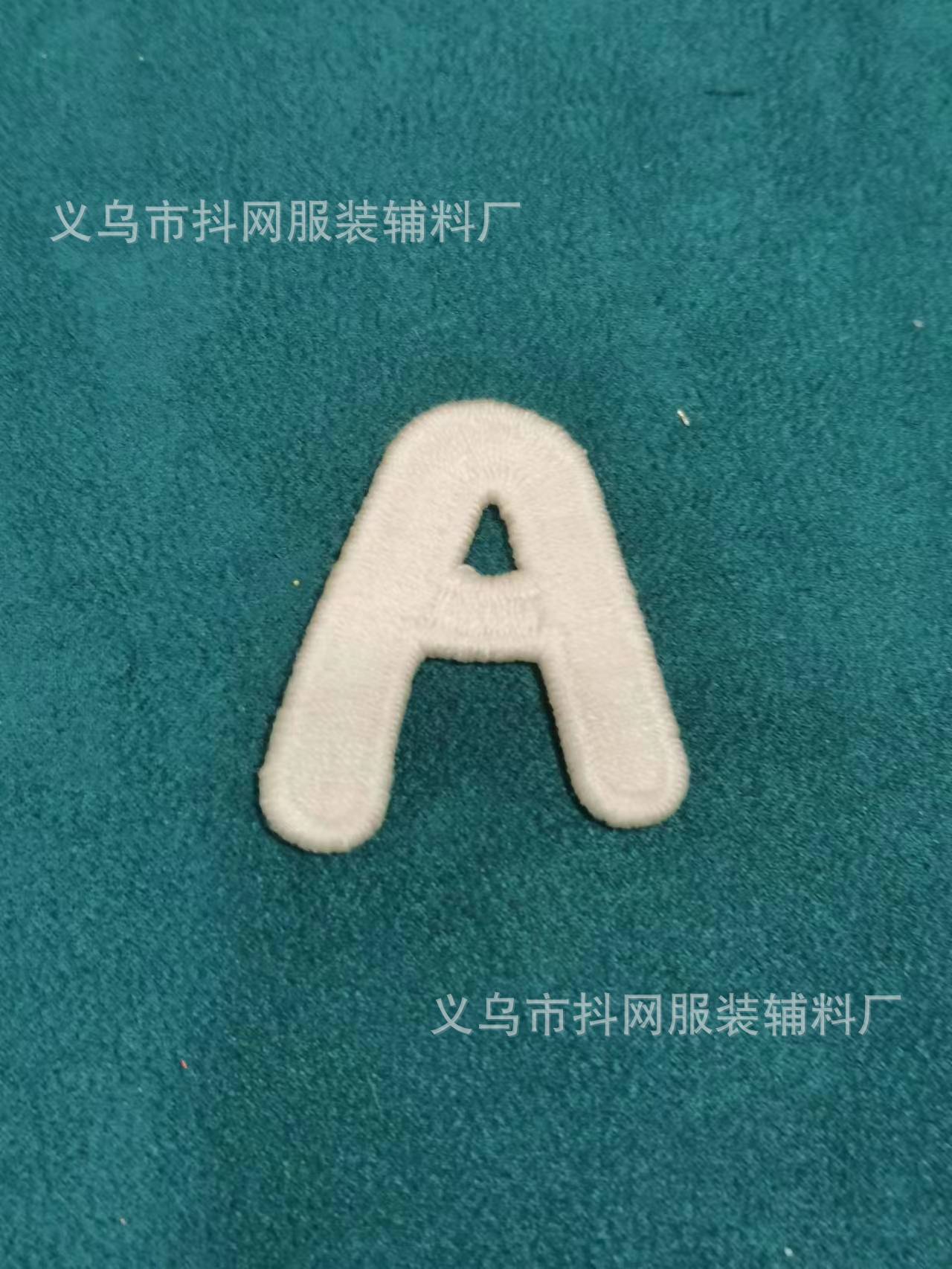 英文字母帽子绣标补贴衣服标志logo高级刺绣布贴可缝大号缝制补丁详情3