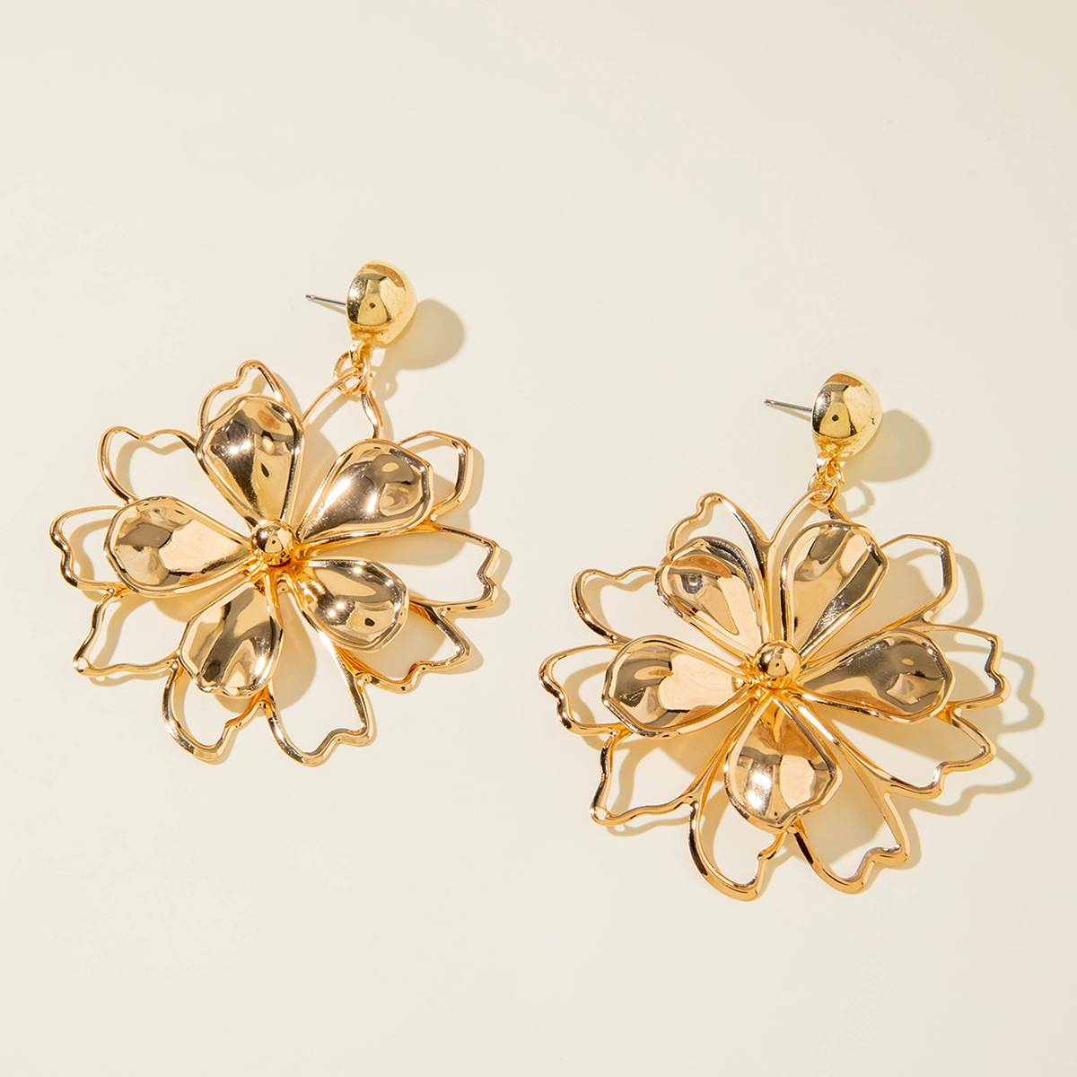 欧美跨境时尚几何设计感褶皱花朵耳环 小众镶珍珠高级感耳环耳饰详情35