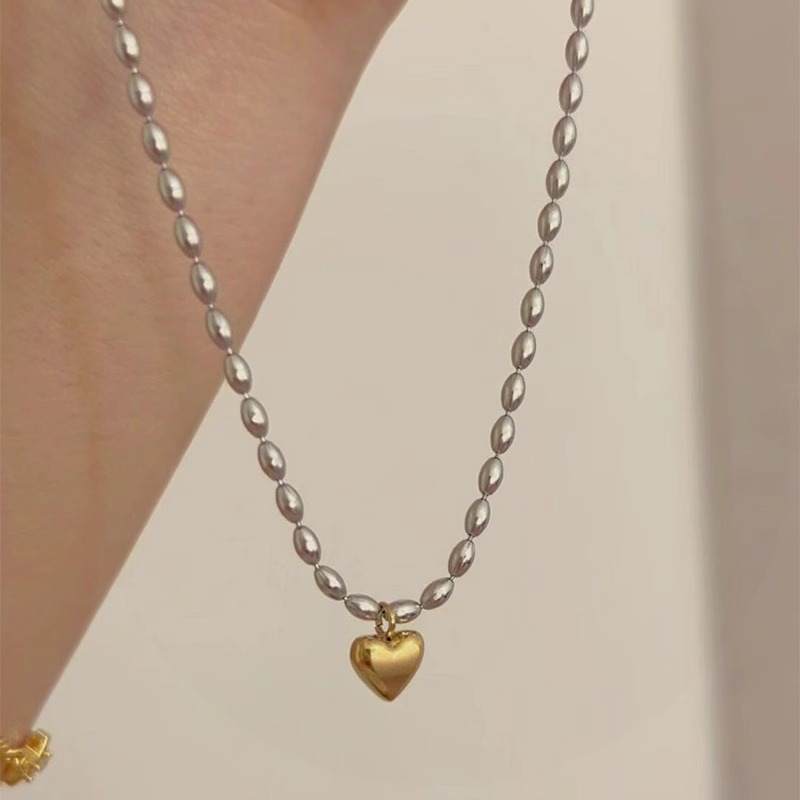 This metal style color-block heart-shaped rice grain chain necklace features a simple, elegant and niche design with a high-end feel. It is a versatile collarbone chain for daily use pic 1