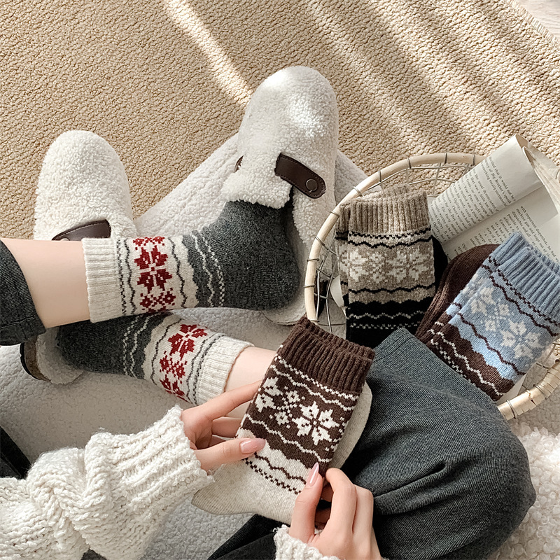Thick and warm Fairisland retro wool striped socks for women, Japanese style autumn and winter color-blocked snow pattern pile socks pic 12