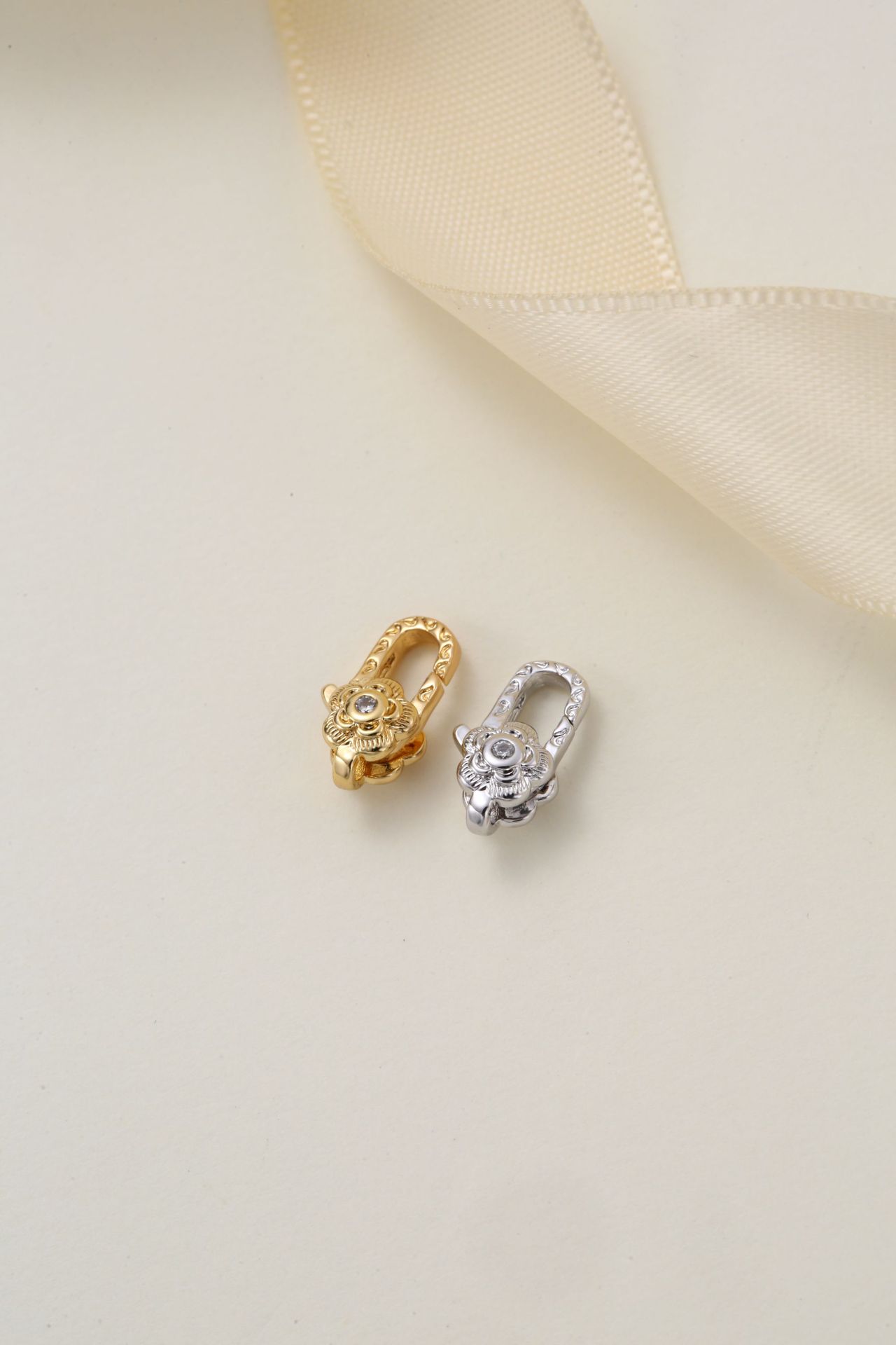 High-quality diamond-encrusted, high-grade brass cast special-shaped lobster pendant, necklace pendant, clothing pendant, 18K color retention pic 23