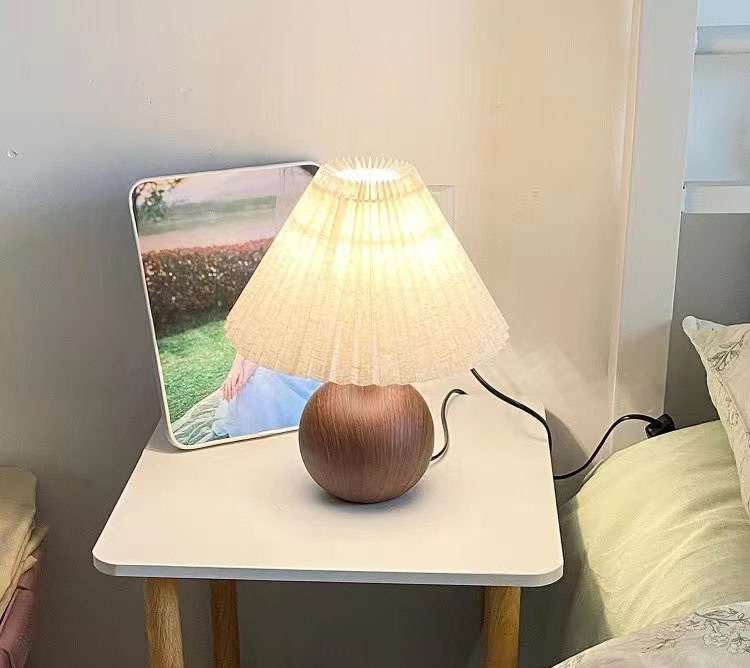 Pleated table lamp, ins Nordic ceramic bedside lamp, warm, romantic, simple, ins style, girlish, high-end and retro pic 18