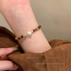 Cute pink strawberry crystal beaded bracelet, light luxury and niche design, high-end flower pendant bracelet wholesale pic 5