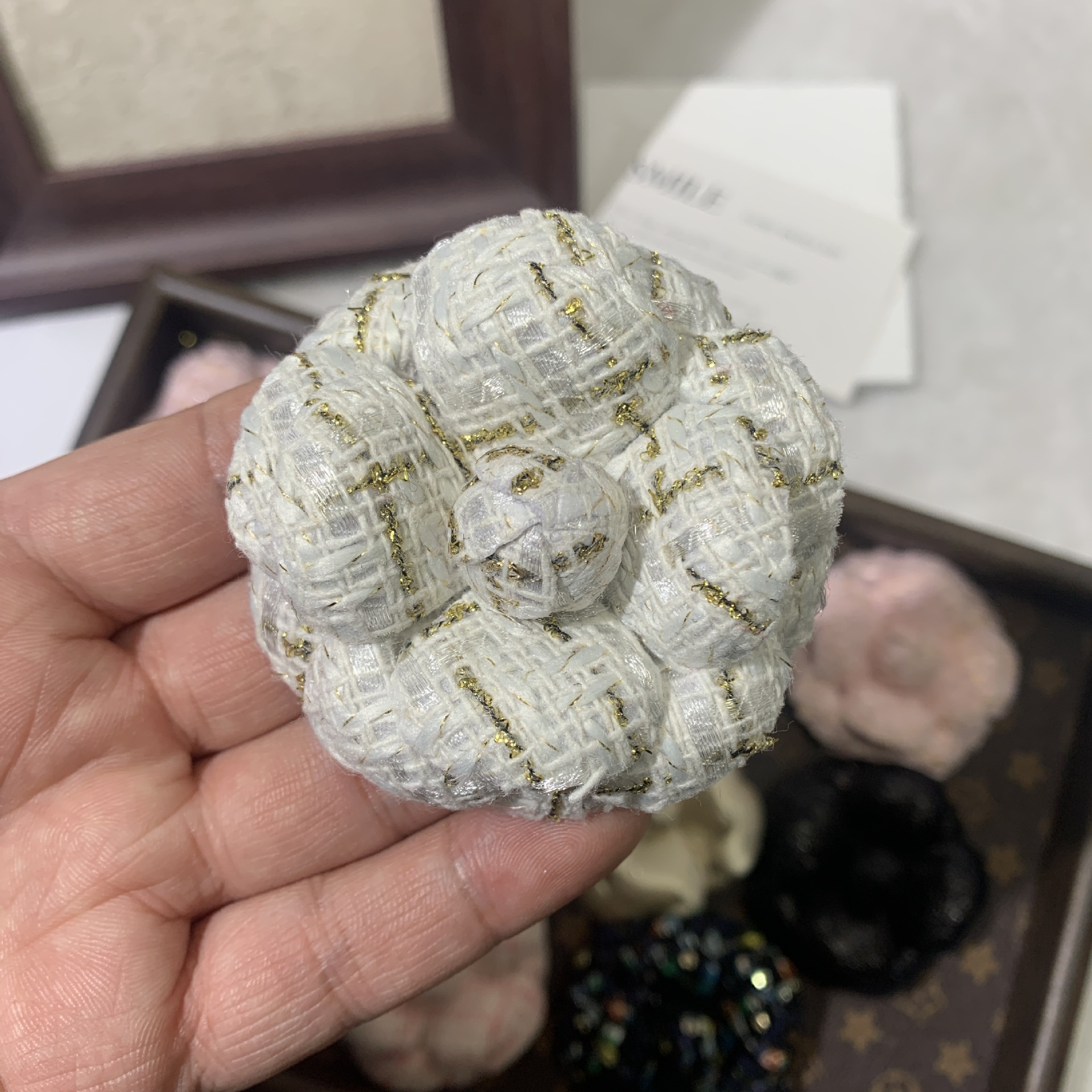 New 6.8cm high-end small fragrant flower nib super shaped flower camellia accessory brooch with a flower clip on the head pic 5