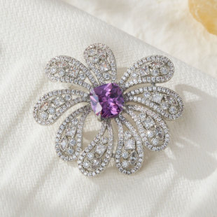 Luz de lujo multicolor cuatro flores broche aleación de cobre micro incrustado con circonio perlas de agua dulce premium sense vestimenta nuevos pins para mujeres pic 5