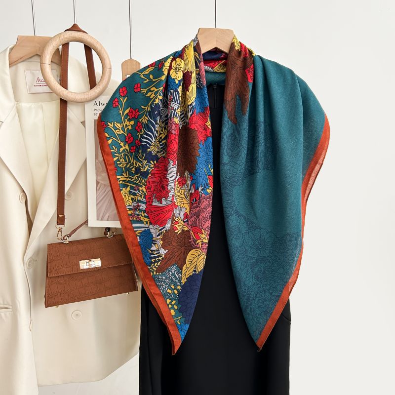 秋冬韩版白色花朵印花清新优雅90方巾人字纹披肩柔软亲肤保暖围巾详情12