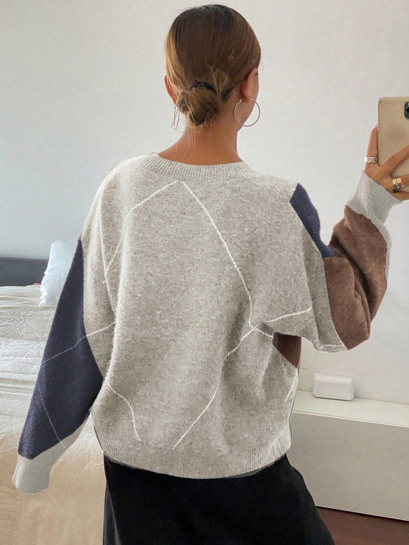 A retro color-blocking diamond-shaped V-neck sweater for women, a laid-back Korean-style knitted sweater, a casual and fashionable base layer for a trendy top pic 18