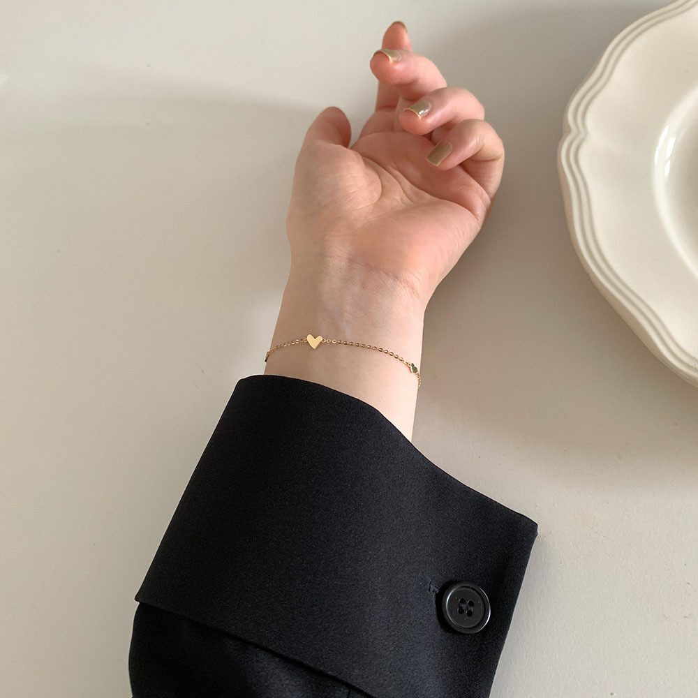 A simple heart-shaped bracelet with a Japanese and Korean style for women, made of titanium steel and gold-plated with three hearts. It is a niche design for students pic 4
