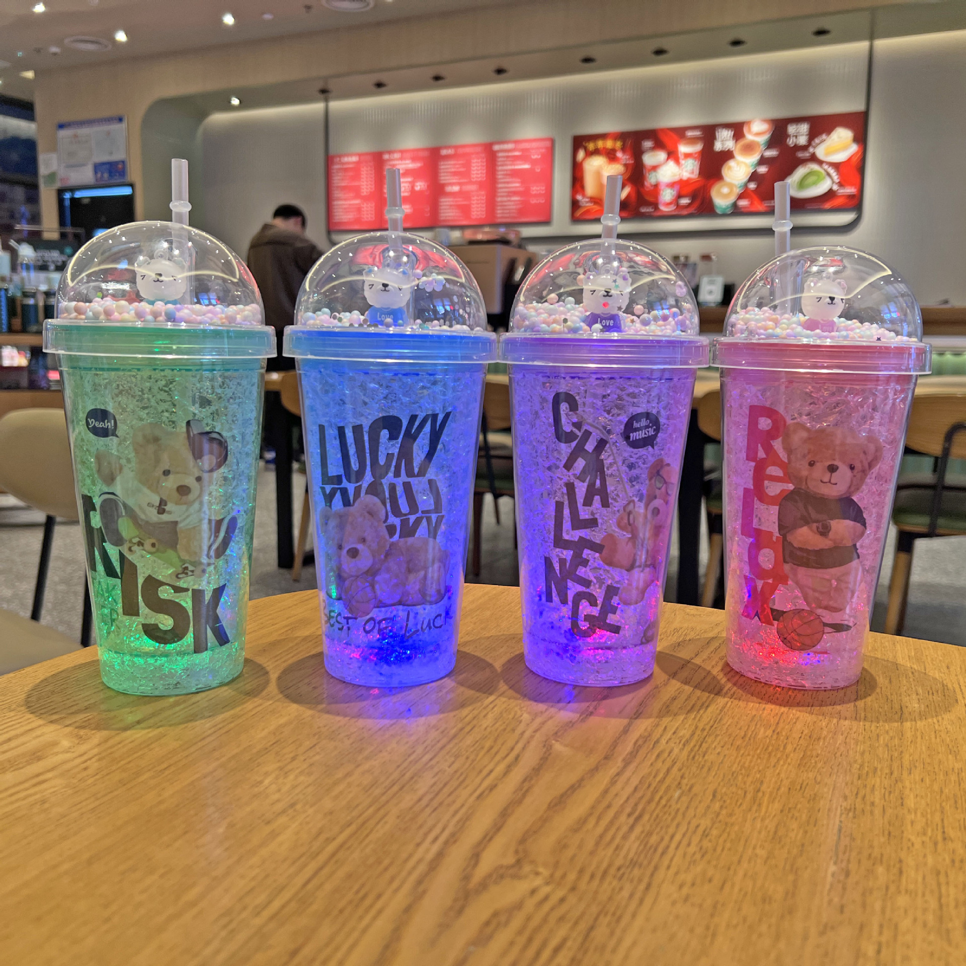 新款卡通小熊碎冰杯 ins高颜值塑料水杯夏季便携吸管杯时尚奶茶杯详情1