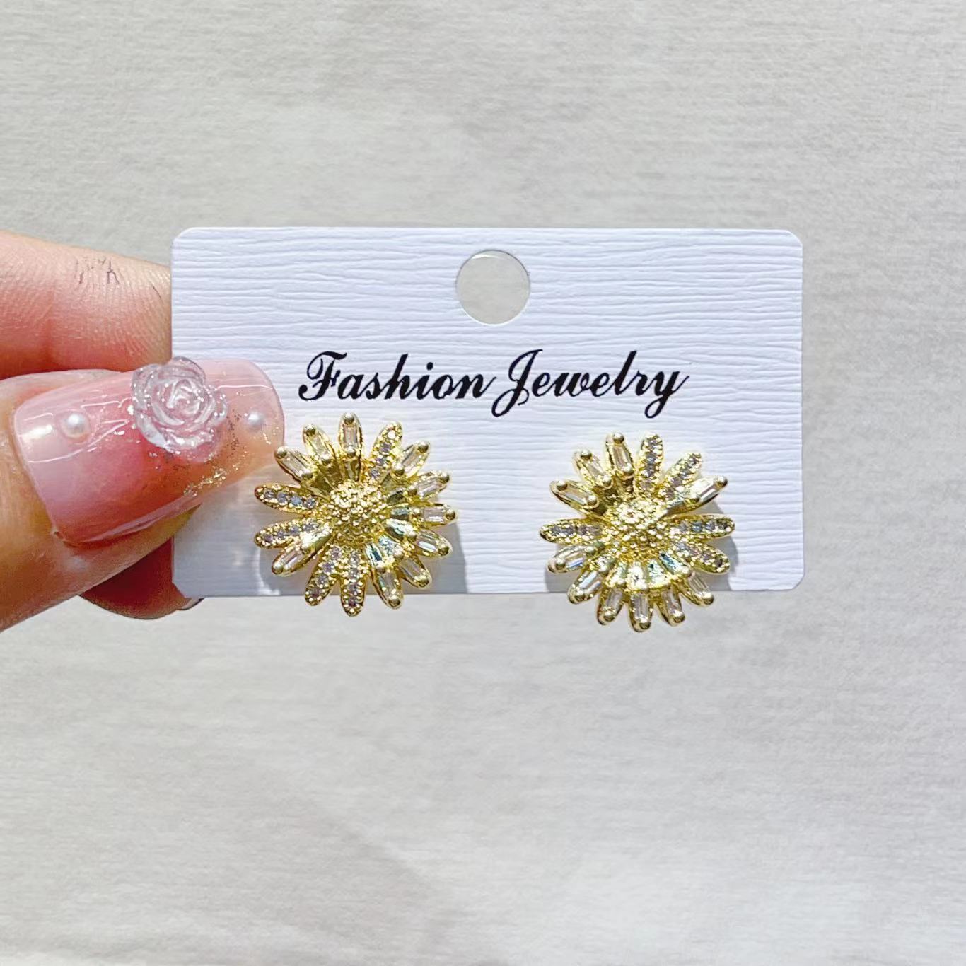 The new trendy copper zircon light luxury micro-set earrings are fresh and elegant. The zircon is versatile and the cute animal stud earrings are adorable pic 6