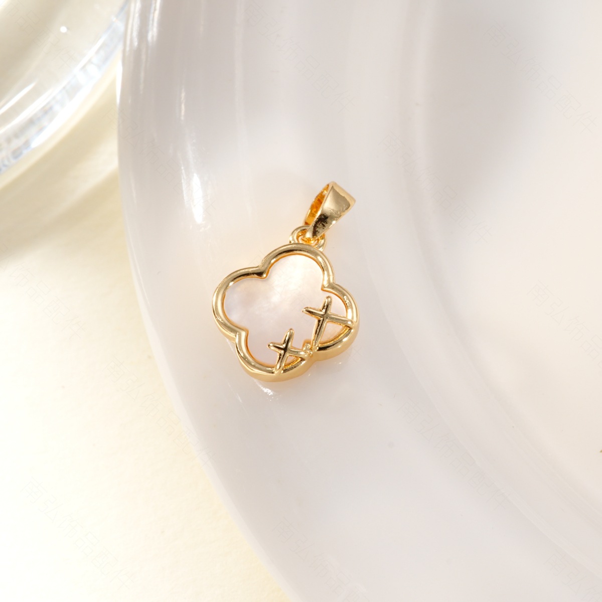 18k copper plated with real gold and inlaid with white shell four-leaf clover pendant, color retention and high-end style, DIY jewelry and necklace clasp pic 11