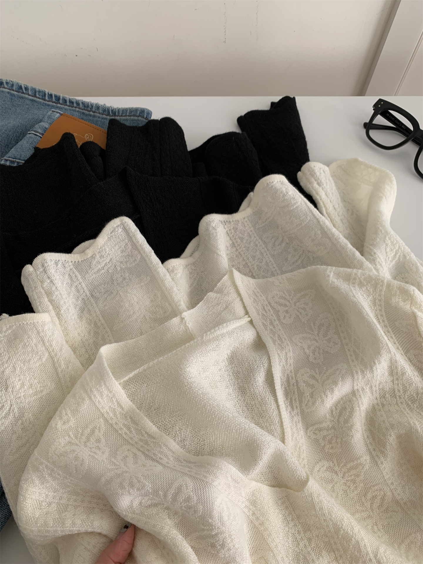Gentle vintage wool blend beige lace V-neck T-shirt for women, wavy hem knitted base layer pic 5