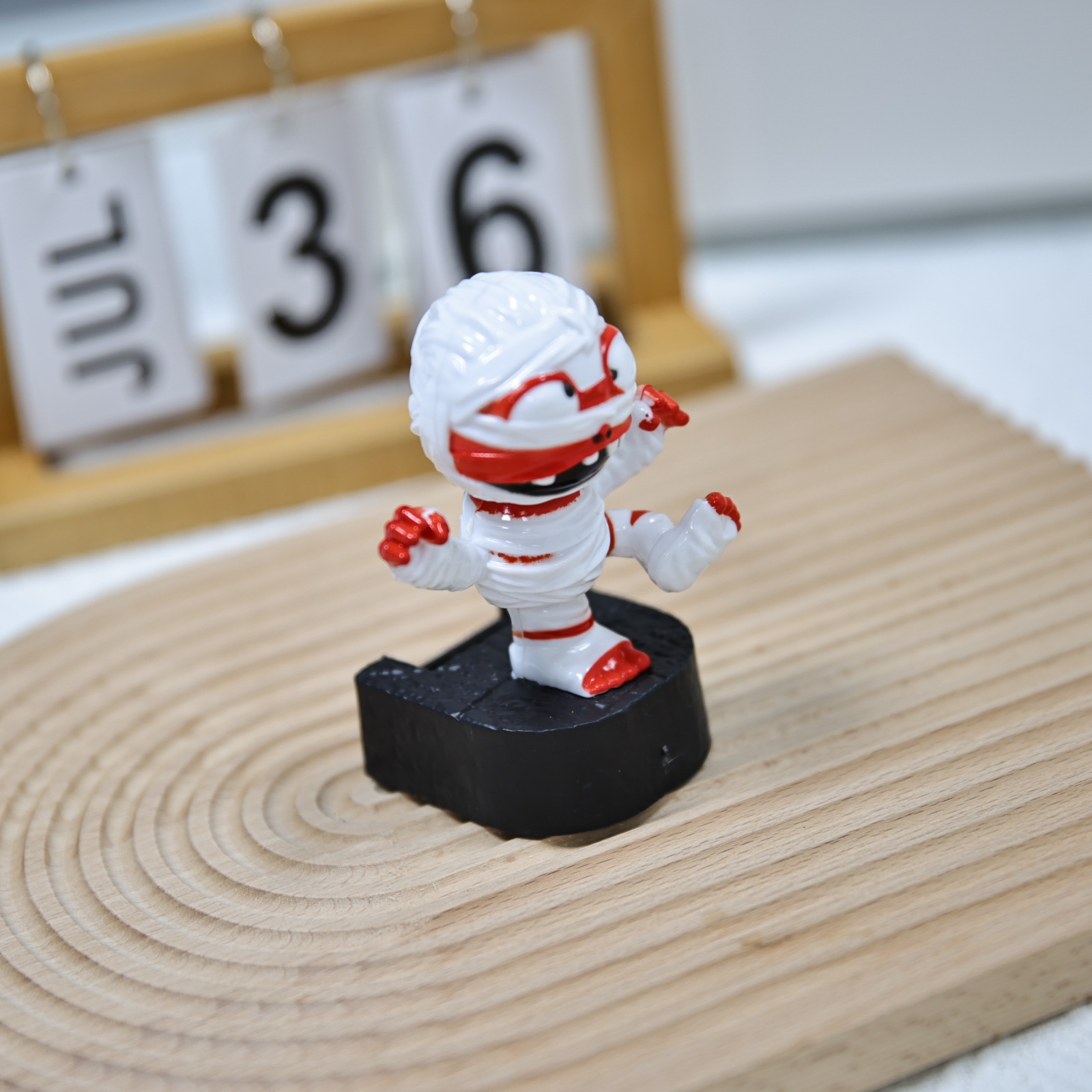 Cross-border new Halloween gift: Vehicle-mounted skeleton mummy figure-piece, solar-powered automatic swing, factory direct sales pic 7