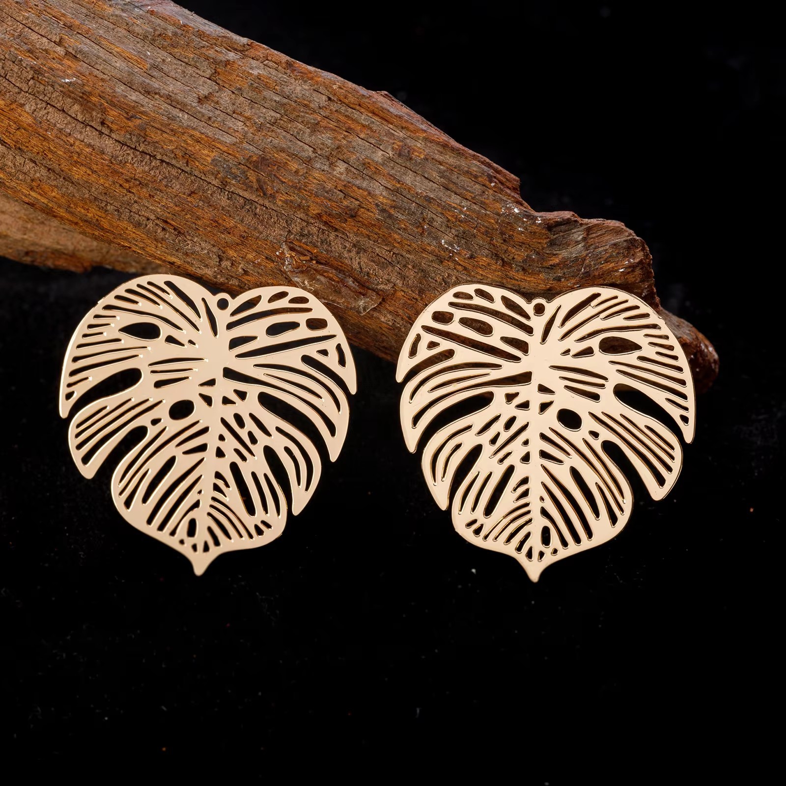 33*32mm bracelet, earrings, necklace accessories, DIY European and American cross-border popular leaf accessories, hollow pendant jewelry pic 2