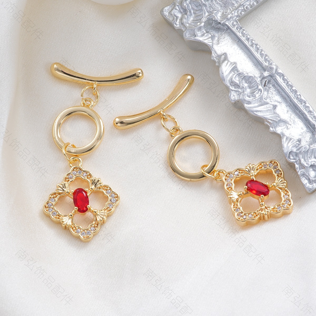 Copper plated with 18k gold, high color retention, zirconium-inlaid diamond-shaped hollow OT clasp, connecting clasp, bracelet, necklace clasp, DIY accessory pic 6