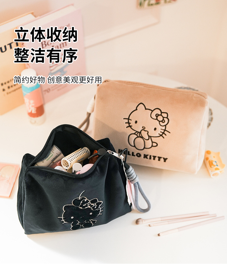 三丽鸥HelloKitty轻盈柔软化妆包可爱卡通大容量高级感立体收纳包详情5