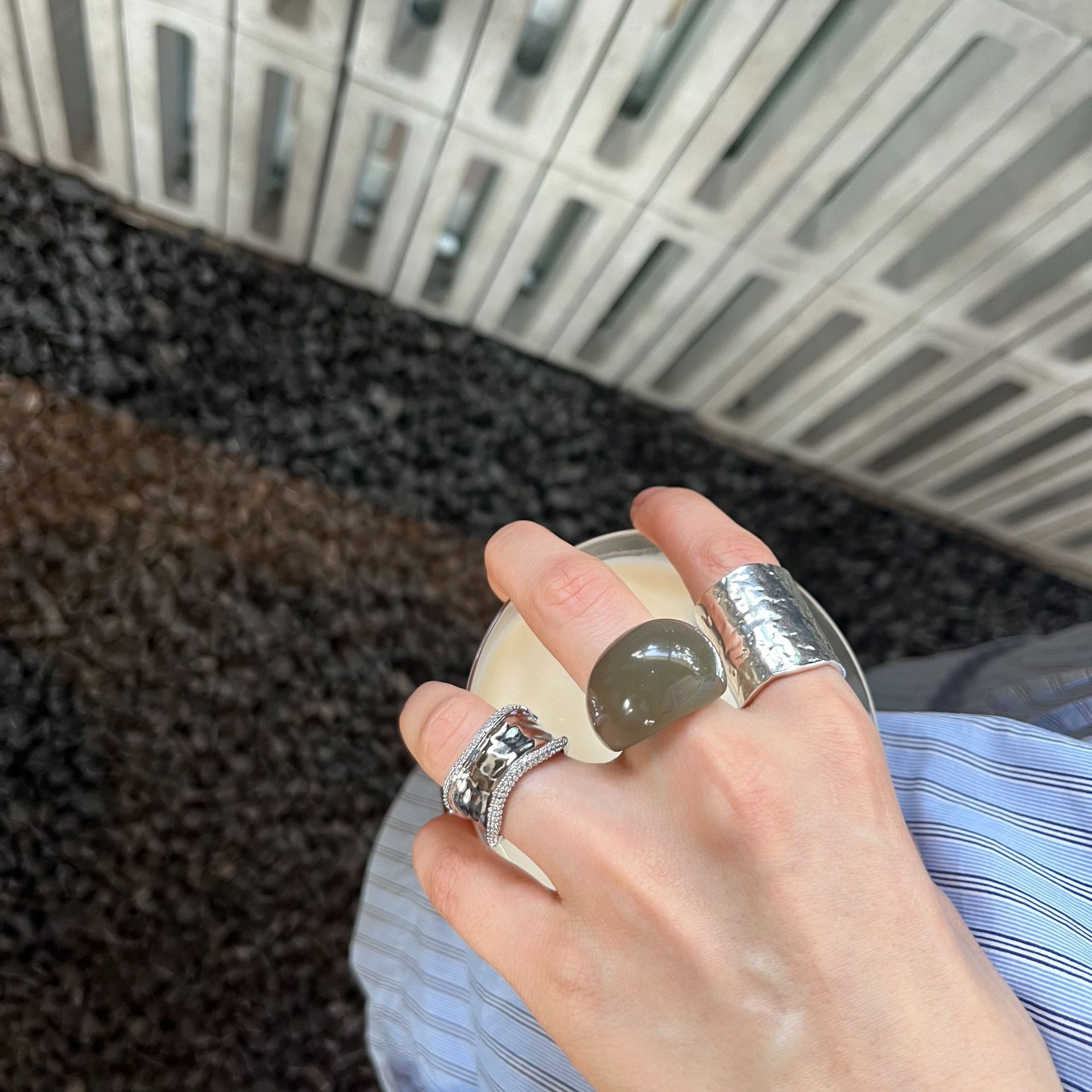 A niche and unique irregular-shaped resin ring with a cold opening shows off. The open copper electroplated ring pairs well with a versatile ring for women pic 3