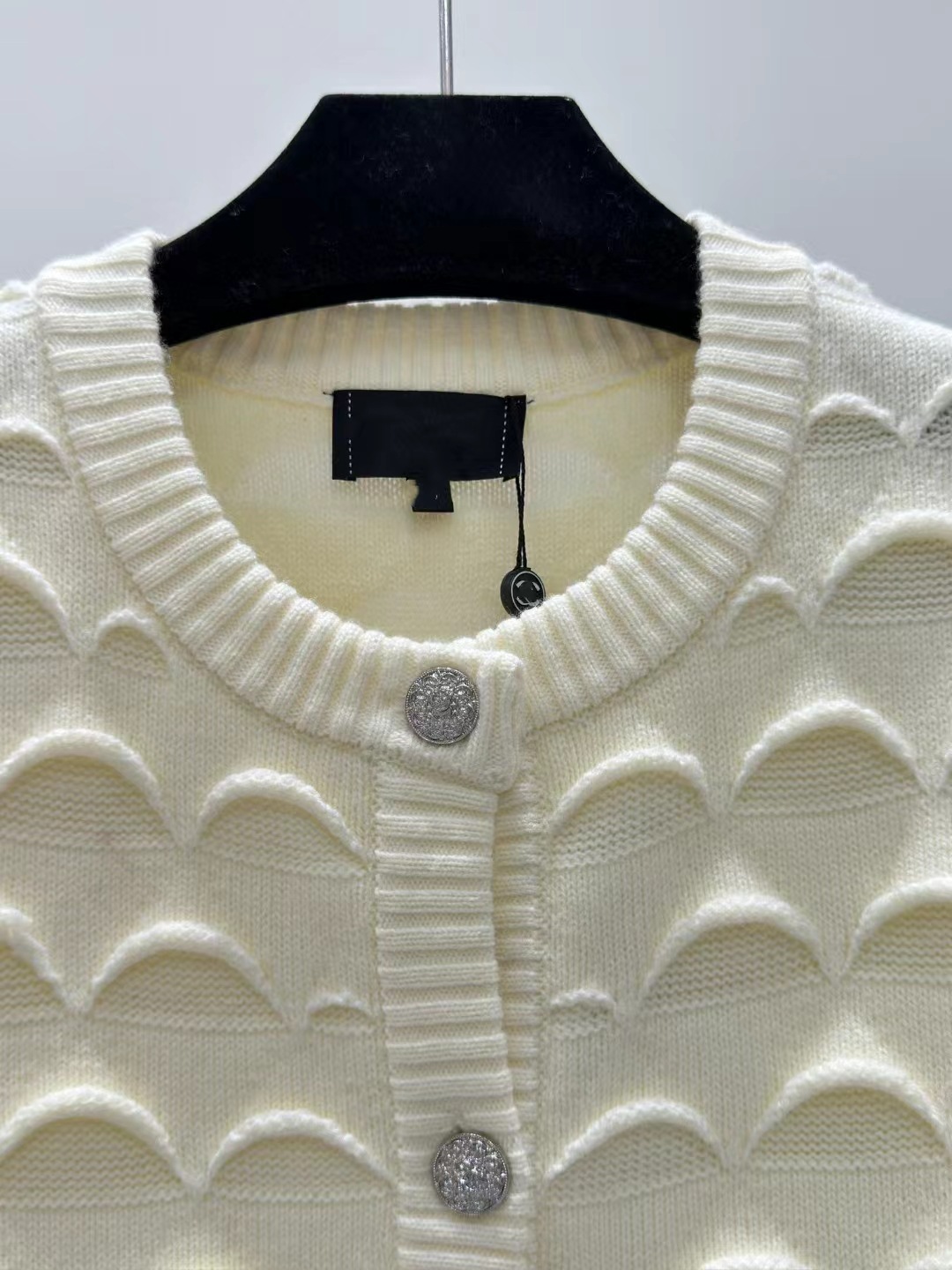 High-end Chanel 24 early autumn new round-neck single-breasted fish-scale knitted cardigan for women, gentle and fashionable pic 8