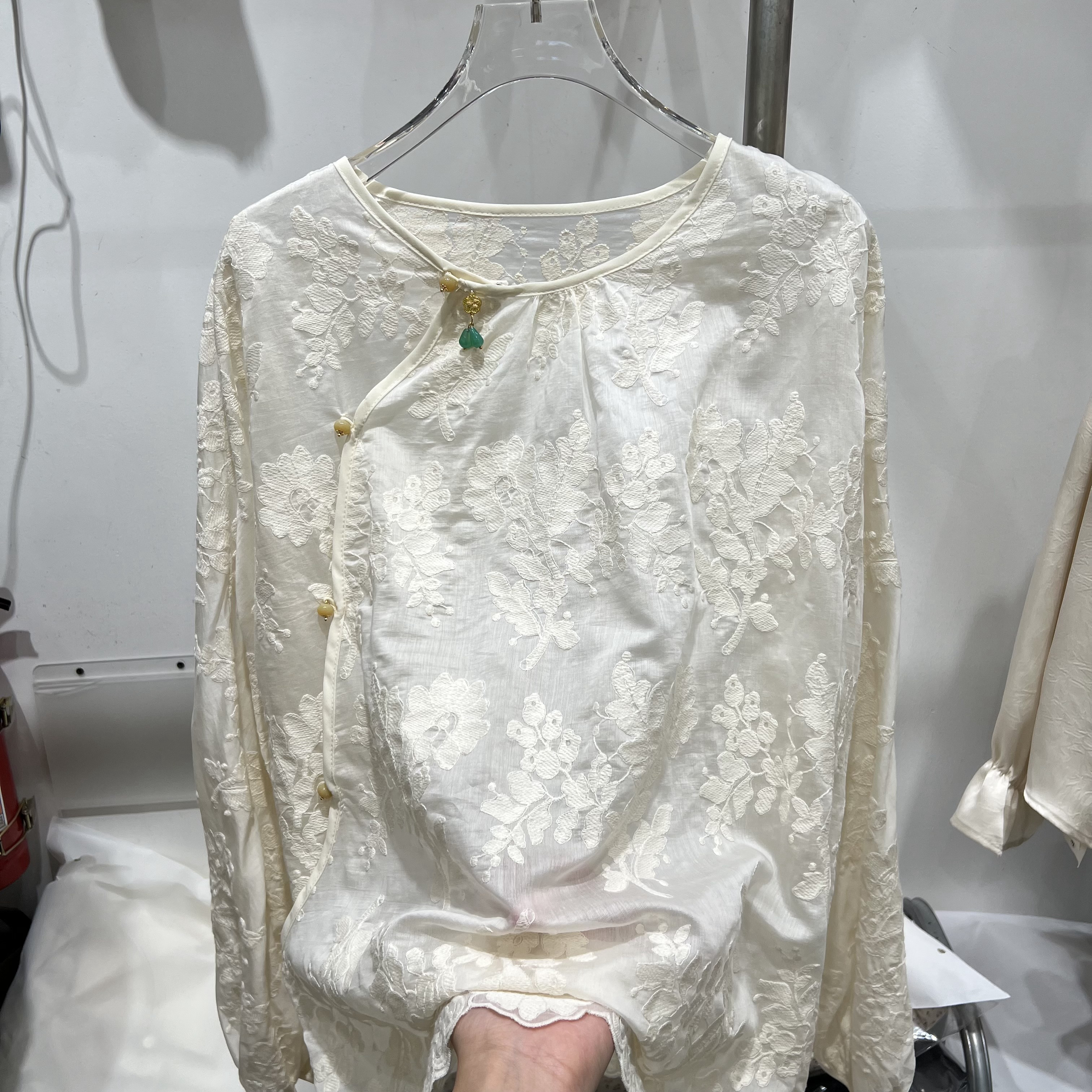 Korean version 2024 Spring New retro button-down chiffon shirt for women, new Chinese-style, high-end lace shirt top pic 6