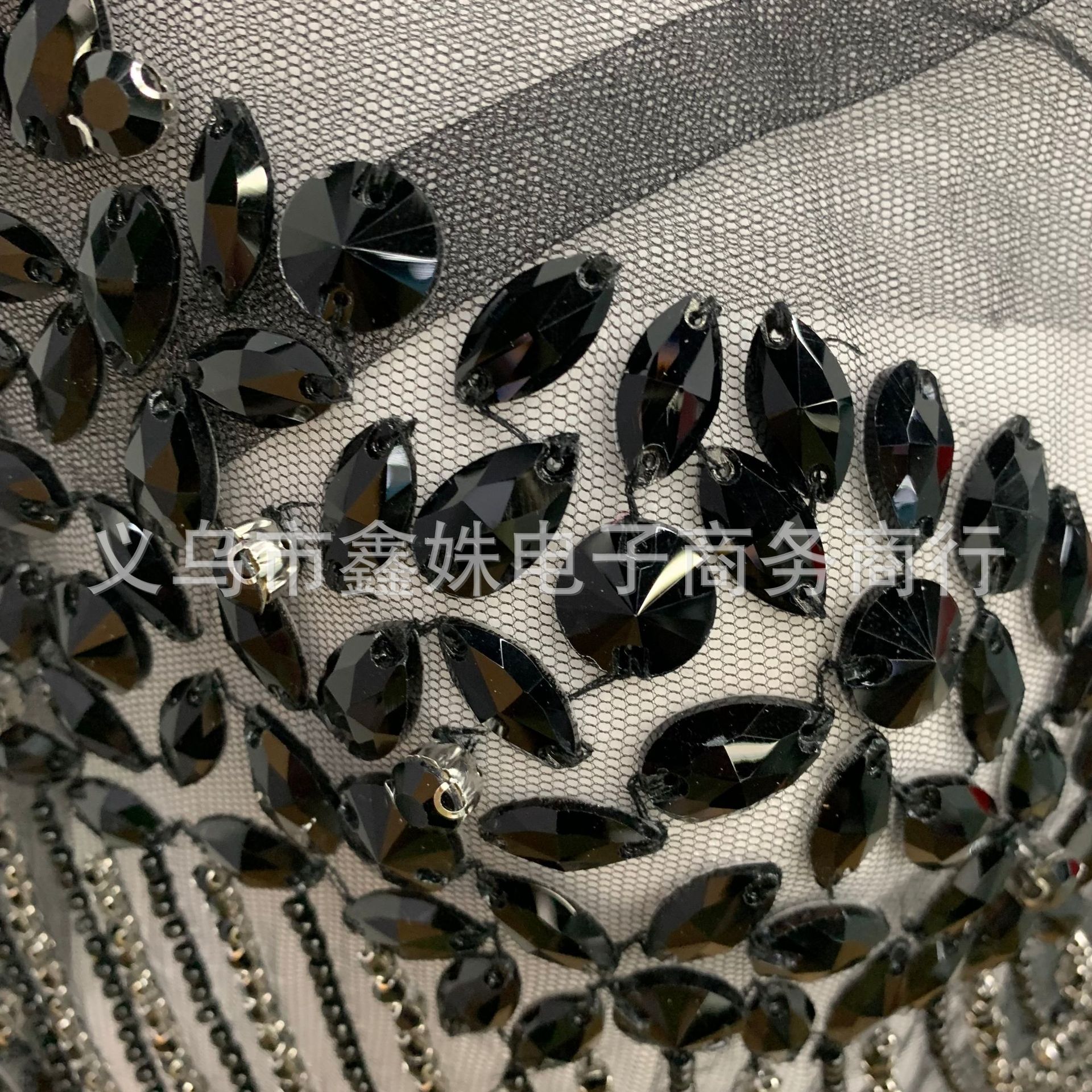 Green high-quality exquisite rhinestones are fashionable and sexy accessories for wedding dresses and evening gowns pic 10