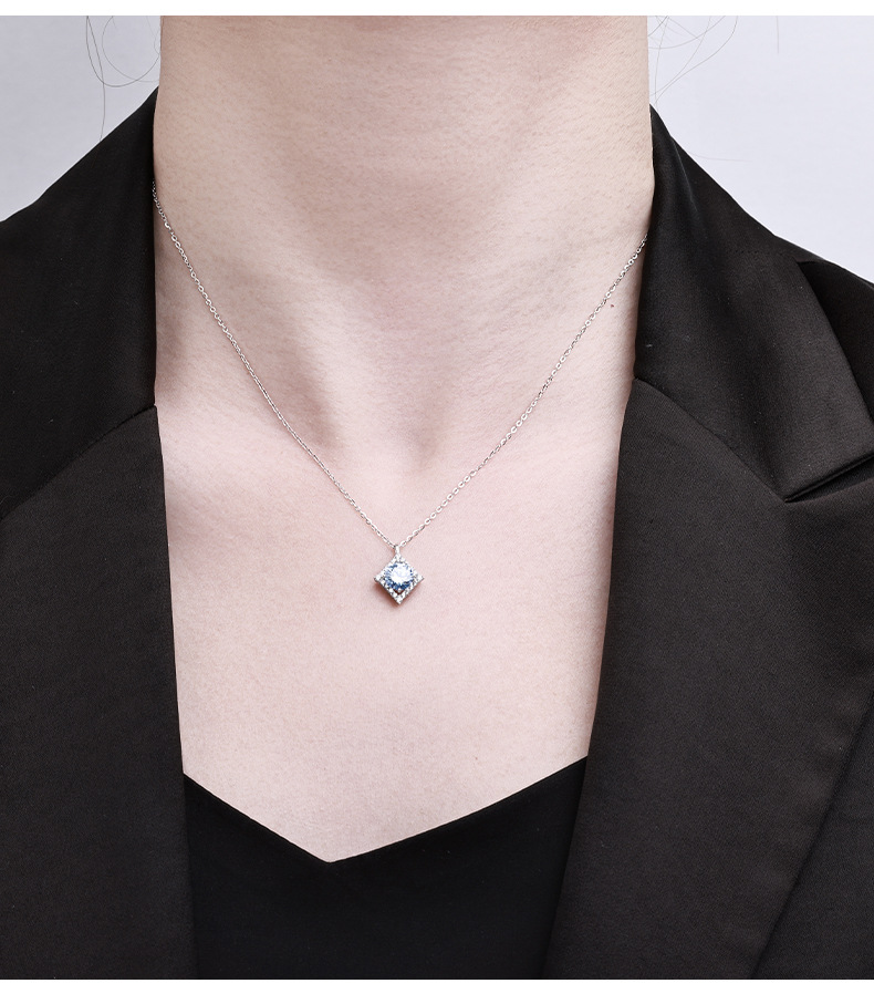 卓恒甄选蓝宝石棱形莫桑石项链莫桑钻吊坠锁骨链S925纯银高级感项链批发详情4