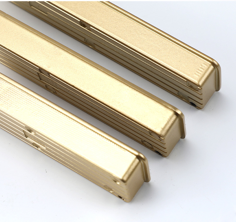 The black invisible handle of the tatami is embedded with the drawer handles of the cabinets and wardrobes. The sliding door is equipped with a golden concealed embedded handle pic 81