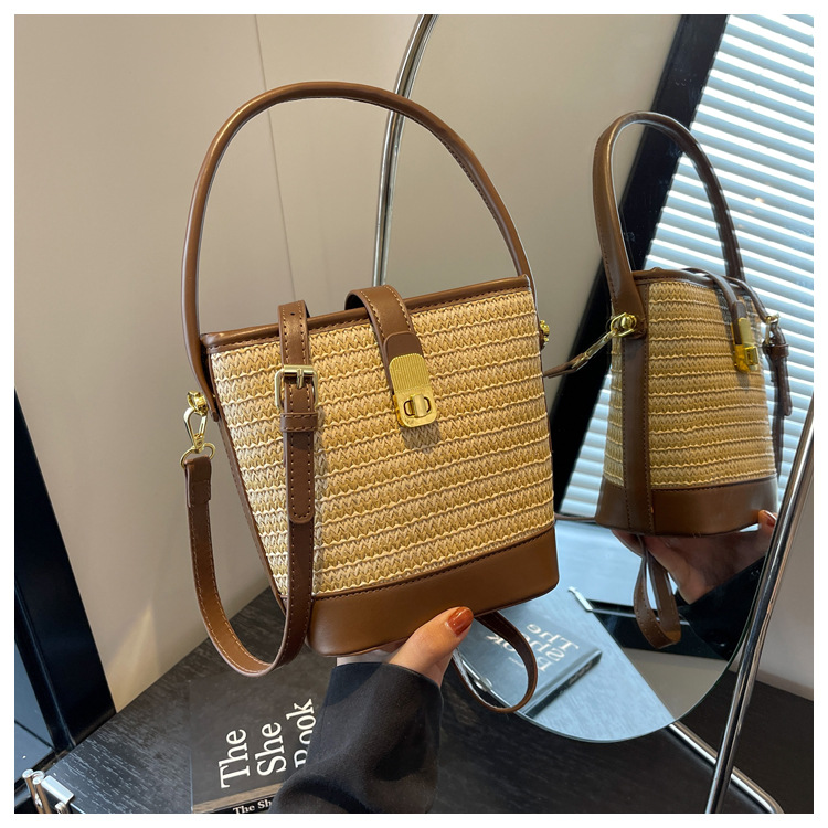 时尚手提编织包包女2023新款高级质感草编包单肩斜挎包休闲水桶包详情24